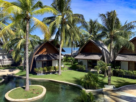 Deluxe Suite, 1 King Bed, Accessible, Pool View | Premium bedding, Select Comfort beds, in-room safe, soundproofing