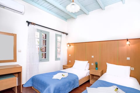 Basic Twin Room | In-room safe, free WiFi, bed sheets