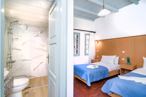 Basic Twin Room | In-room safe, free WiFi, bed sheets