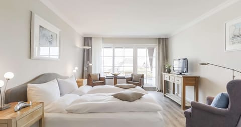 Standard Studio | Hypo-allergenic bedding, in-room safe, soundproofing, iron/ironing board