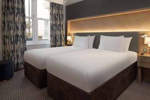 Twin Deluxe Room | In-room safe, desk, laptop workspace, iron/ironing board