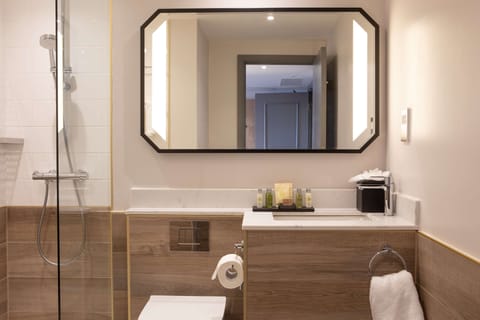 Twin Room | Bathroom shower