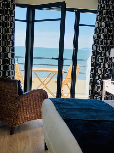 Comfort Room, Sea View | In-room safe, individually decorated, desk, soundproofing