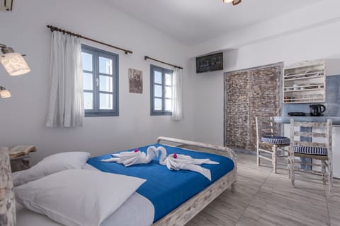 Standard Triple Room, Sea View | Pillowtop beds, soundproofing, free WiFi