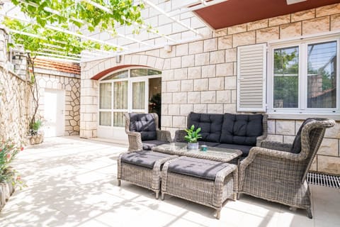 House (Four-Bedroom House with Terrace) | Terrace/patio