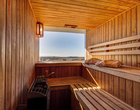 Couples treatment rooms, sauna, steam room, hot stone massages