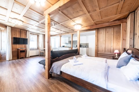 Deluxe Double Room | In-room safe, individually decorated, individually furnished, desk