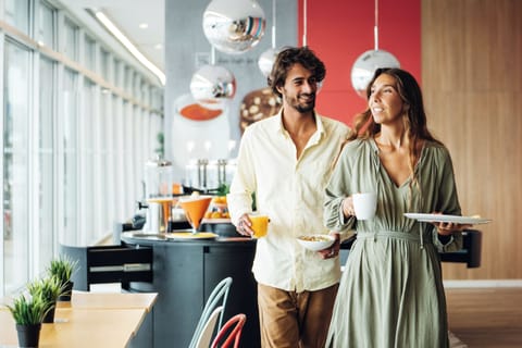Daily continental breakfast (EUR 13.28 per person)