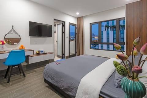 Premium bedding, minibar, desk, laptop workspace