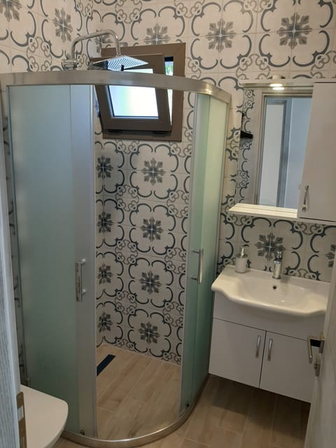 Shower, free toiletries, hair dryer, slippers