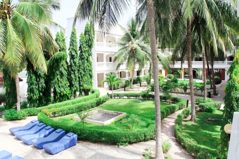 Standard Room, 1 Double or 2 Twin Beds, Pool View | Garden view