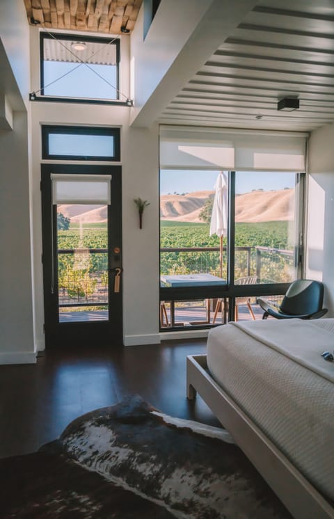 Country Roads | Egyptian cotton sheets, premium bedding, pillowtop beds, minibar