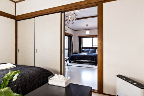 Apartment | 2 bedrooms, blackout drapes, iron/ironing board, WiFi (free)