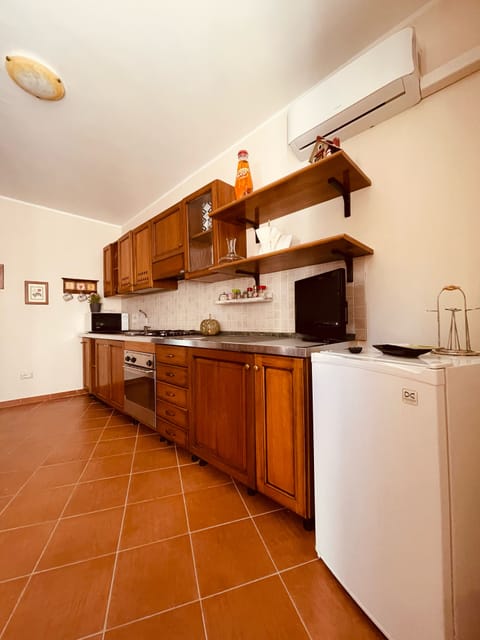 Condo, 1 Bedroom, Kitchen, Mountain View | Private kitchen | Fridge, microwave, oven, stovetop