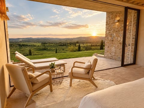 Panoramic Suite (Vineyard) | Pillowtop beds, minibar, in-room safe, desk