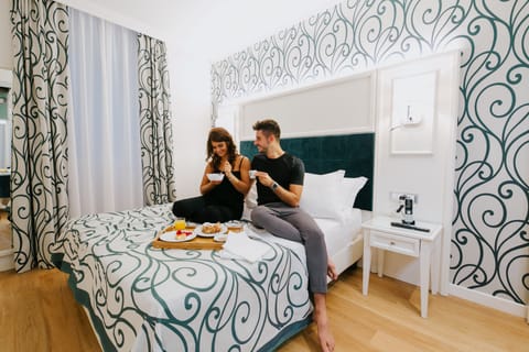 Down comforters, in-room safe, desk, laptop workspace