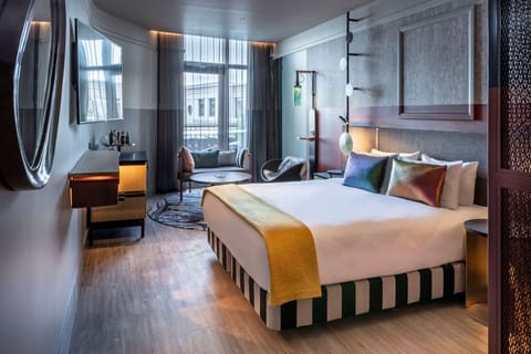 QT Executive Balcony | Minibar, in-room safe, individually furnished, laptop workspace