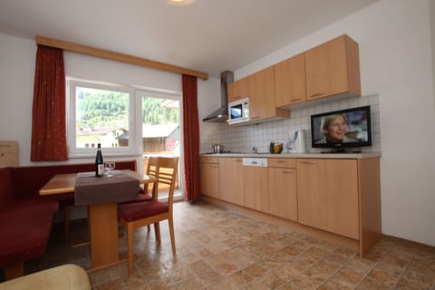 Family Apartment (Keilschrofen) | Private kitchen | Full-size fridge, microwave, stovetop, dishwasher