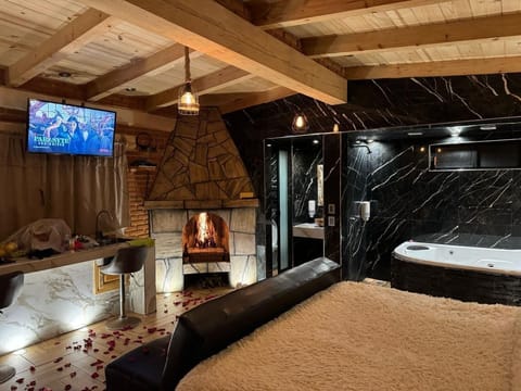 Romantic Cabin, 1 King Bed, Hot Tub | Bed sheets