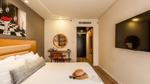 Classic Double or Twin Room | Select Comfort beds, in-room safe, desk