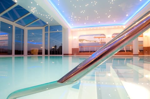 Indoor pool, sun loungers