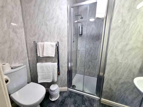 Family Room | Bathroom | Shower, towels