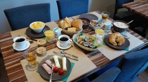 Daily buffet breakfast for a fee