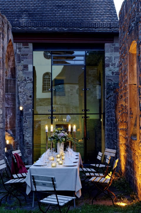 3 restaurants; breakfast, lunch, and dinner served