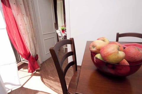 Apartment, 1 Bedroom, Garden View | Dining
