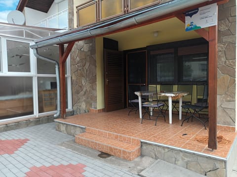 House, 3 Bedrooms, Balcony, Garden View | Outdoor dining