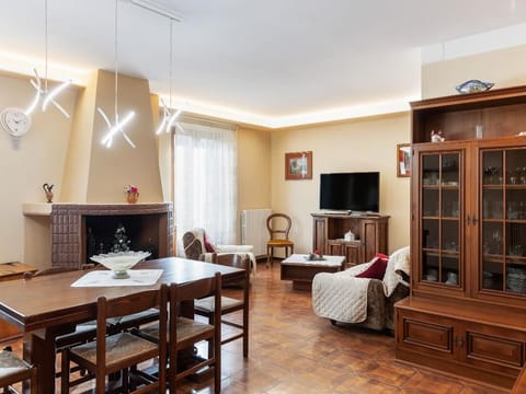 Apartment, 3 Bedrooms, Smoking, Balcony | Dining
