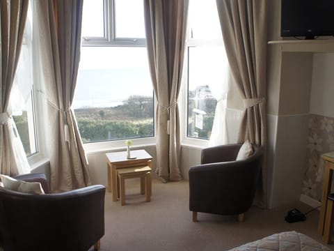 Twin Room, Ensuite (Sea Facing Bay Window)