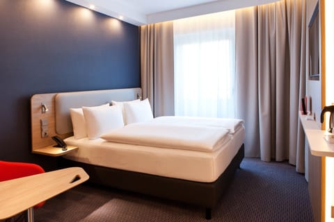Hypo-allergenic bedding available, blackout drapes, soundproofing