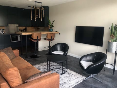 Apartment | In-room safe, desk, blackout drapes, iron/ironing board