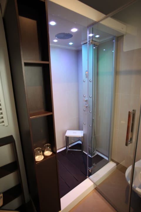 Suite | Minibar, in-room safe, desk, free WiFi