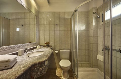 Classic Double Room, Sea View (Front) | Bathroom | Spring water tub, rainfall showerhead, free toiletries, hair dryer