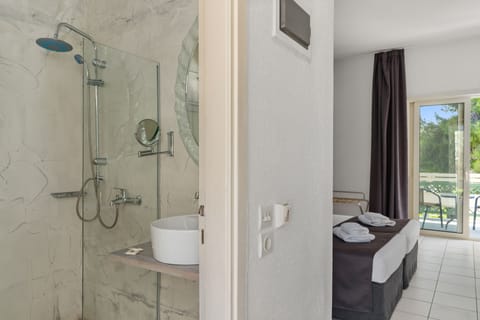 Twin or Double Room Bungalow Garden View | Minibar, in-room safe, soundproofing, free WiFi