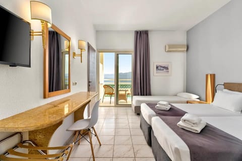 Minibar, in-room safe, soundproofing, free WiFi