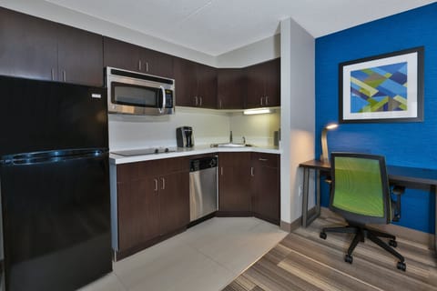 Suite, 1 King Bed (Extra Floor Space) | Room amenity