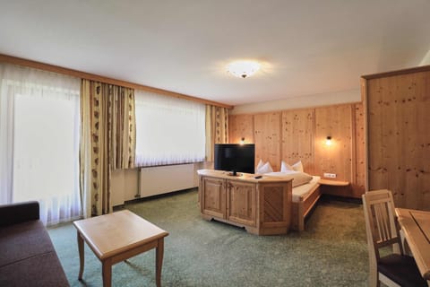 Double Room (Edelweis) | Hypo-allergenic bedding, in-room safe, desk, free cribs/infant beds