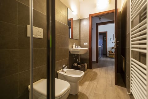Deluxe Suite, 2 Bedrooms, Non Smoking, City View | Bathroom | Shower, free toiletries, hair dryer, bidet