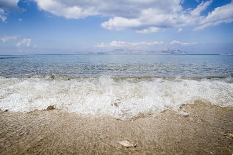Beach nearby, white sand, beach bar