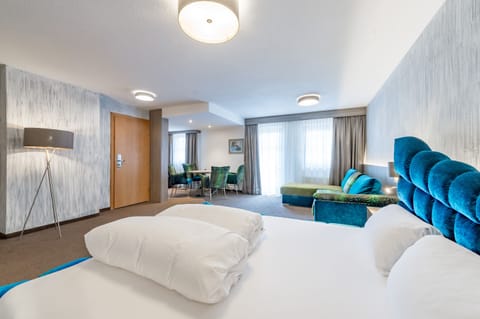 Superior Double Room, 1 Bedroom, Non Smoking | Hypo-allergenic bedding, in-room safe, cribs/infant beds, travel crib