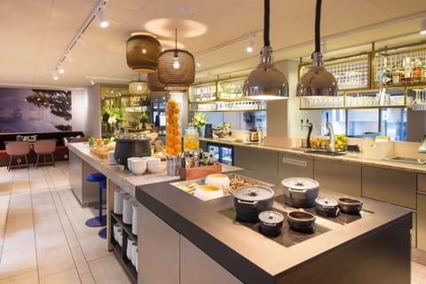 Daily buffet breakfast for a fee