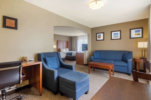 Suite, Non Smoking | Desk, iron/ironing board, rollaway beds, free WiFi
