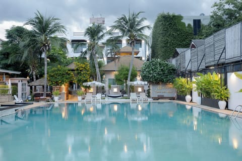 Outdoor pool, free cabanas, pool umbrellas