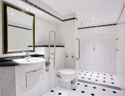 Combined shower/tub, eco-friendly toiletries, hair dryer, towels