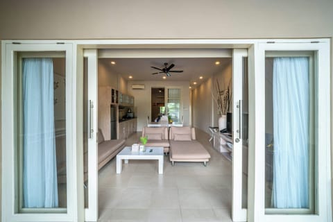 Suite, 1 Bedroom, Beachside | Living area | 32-inch LCD TV with satellite channels