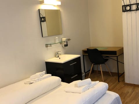 Free WiFi, bed sheets