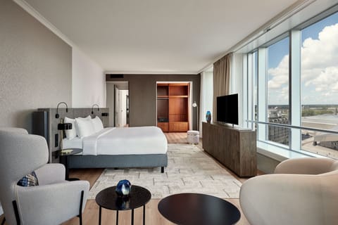 Egyptian cotton sheets, premium bedding, pillowtop beds, in-room safe